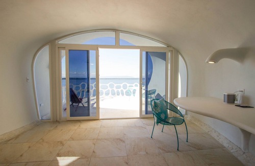 Cocoplum Apartment | Lagoon-front studio with water access, infinity pool, & AC
