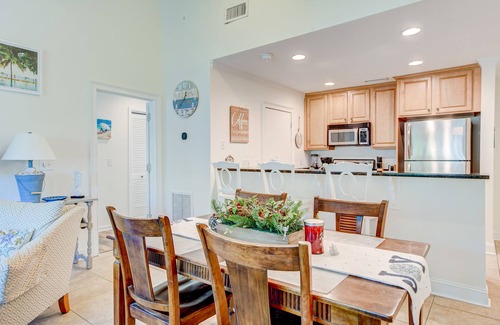 Isle of Palms Condo | Lagoon view condo w/easy access to the beach in Wild Dunes