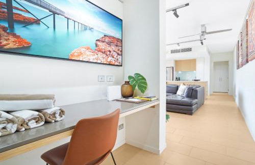 Darwin City Centre Apartment | Lagoon Waterfront Oasis relaxing balcony & BBQ