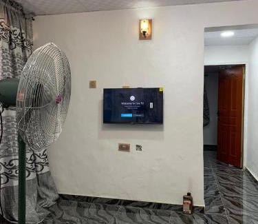 Somolu Apartment | Lagos 1-Bed Apt Sleeps 2 with AirCon & Parking