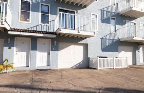 Holiday Isle House | Laguna Point Private Beach Access