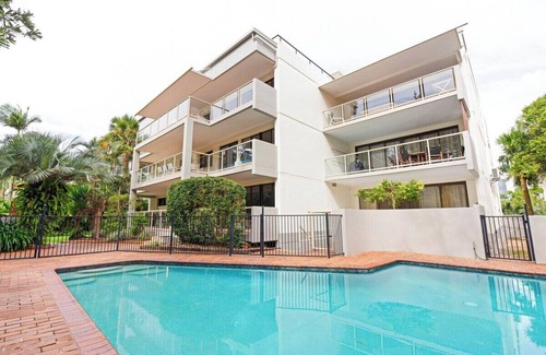 Mooloolaba Apartment | Lahaina Unit 7 - Beachfront in Mooloolaba!