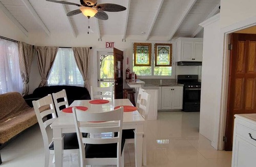 Caye Caulker House | Laid-back luxury in the quiet end of village just a moments walk to everything!