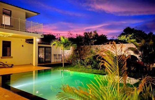 Cap Malheureux Apartment | Lakaz Kannell - Cinnamon Room- Luxury Bedroom and Bathroom infinity pool