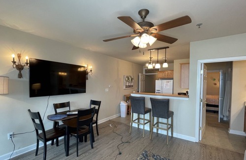 Huddleston Resort | Lake and Mountain waterfront condo SML with amenities Mariners Landing