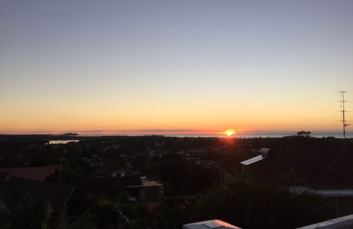 Mount Warrigal House | Lake and Ocean View