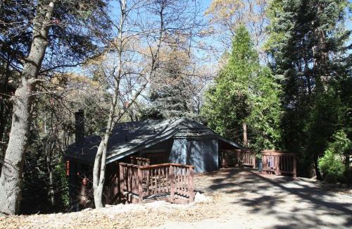 Almont House | Lake Arrowhead Privacy Redefined at Hillside Haven