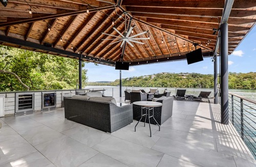 Austin House | Lake Austin Guest House Waterfront: Golf+Wakeboard+SXSW+ACL+F1