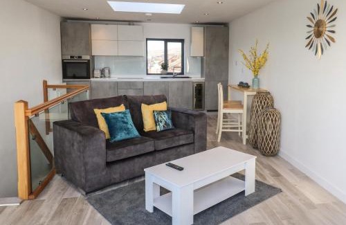 Littleborough Apartment | Lake Bank Views