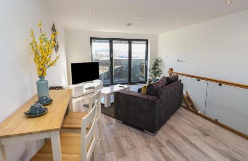 Littleborough Apartment | Lake Bank Views