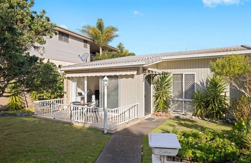 Lake Cathie Villa | Lake & Beach Front - roll out of bed to sand, waves & sun