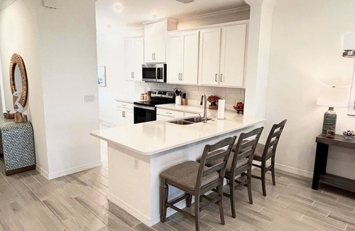 Biggar Condo | Lake Club Retreat-New-Peaceful Luxury Escape in a Great Location! Every amenity!