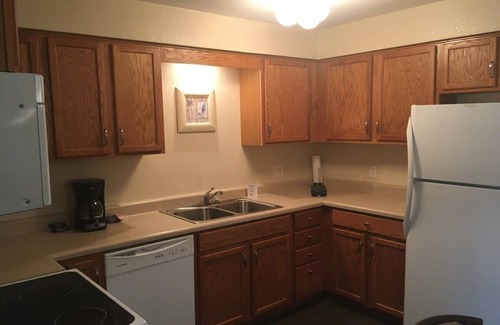 Osage Beach Apartment | Lake Condo with Pool and Hot Tub at Lake Ozark