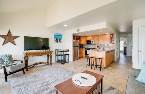 Seven Coves Condo | Lake Conroe Condo: Balcony, Views & Pool Access!