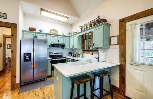 Sloans Valley Cabin | Lake Cumberland Resort Cabin w/Community Perks!