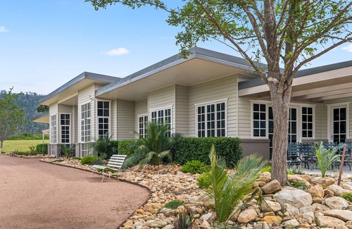 Kangaroo Valley House | Lake David Lake House - Secluded Lakefront Escape | Pool - Jacuzzi - Luxe Living