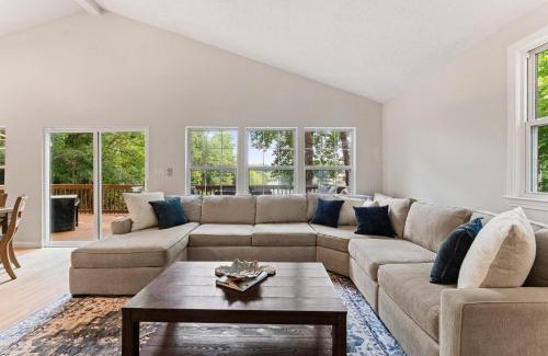 Lake Norman of Catawba House | Lake Days by AvantStay Hot Tub Firepit Game Room Private Dock Access