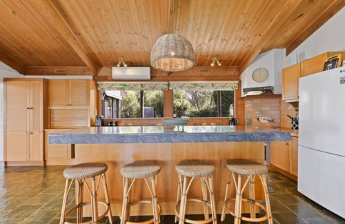 Mansfield House | Lake Eildon Retreat - Breathtaking Views - Sleeps 12