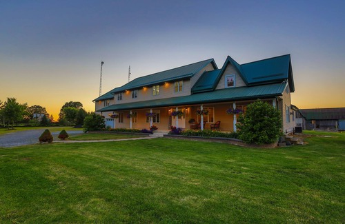 Hamilton House | Lake Erie Manor-5800 sq. ft. with SwimSpa-short drive to the beach,