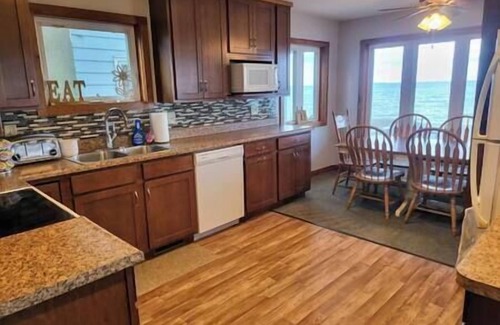 Oak Harbor House | Lake Erie Water Front Home Private Beach w/Tower