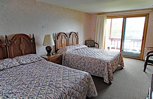 Copper Harbor Hotel | Lake Fanny Hooe Resort- 2nd floor, 2 bed with Balcony