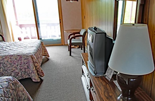 Copper Harbor Hotel | Lake Fanny Hooe Resort- 2nd floor, 2 bed with Balcony