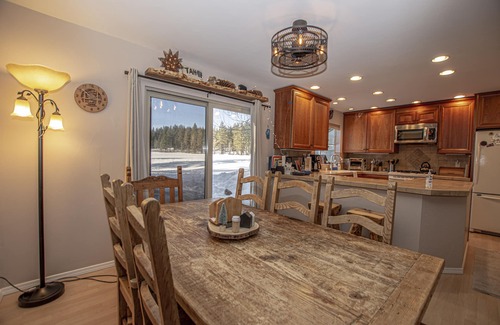 Lake Forest Condo | Lake Forest Glen #114 by Hauserman Rentals