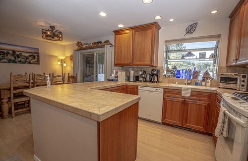 Lake Forest Condo | Lake Forest Glen #114 by Hauserman Rentals