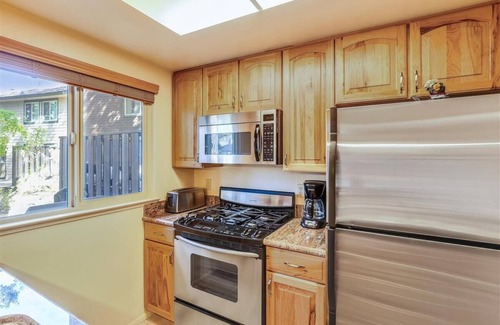 Lake Forest House | Lake Forest Glen Townhome at End of Cul-de-Sac #40