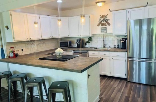 Bracey House | Lake Front, 2 Level Boathouse with Outdoor Bar,
