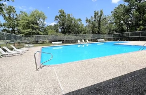 Brookeland Cabin | Lake Front Cabin! nPool, Basketball, Boat parking & Firepit. Lots of parking.