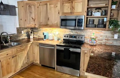 Wills Point House | Lake Front Cabins: 1.5 acres, zip line, SUP, kayak