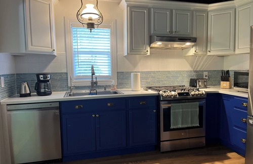 East Naples Cottage | Lake front cottage less than 1mile from Fifth Ave S. The heart of old Naples.