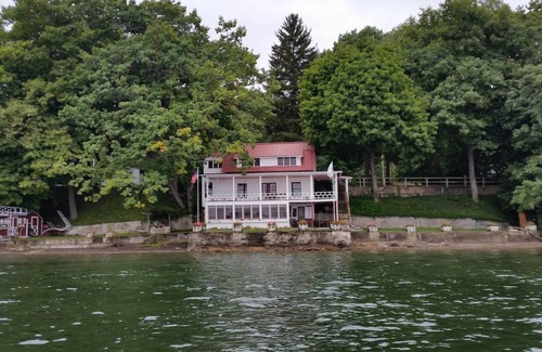 Penn Yan Cottage | Lake front Cottage on Keuka Lake - 6 beds, 2 bathrooms.