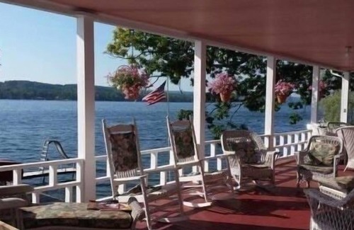Penn Yan Cottage | Lake front Cottage on Keuka Lake - 6 beds, 2 bathrooms.