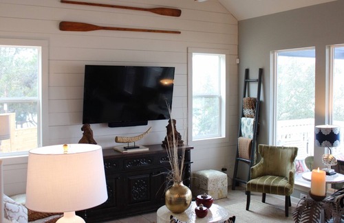 Lakehills House | Lake front home on Medina Lake!