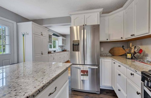 Annandale House | Lake Front Home with Pool and Stunning Views