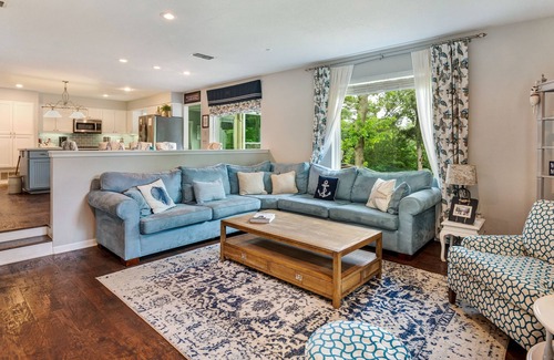 Holly Lake Ranch House | Lake Front - Hot Tub - Great Views - Fire Pit - Kayaks - Holly Lake Ranch