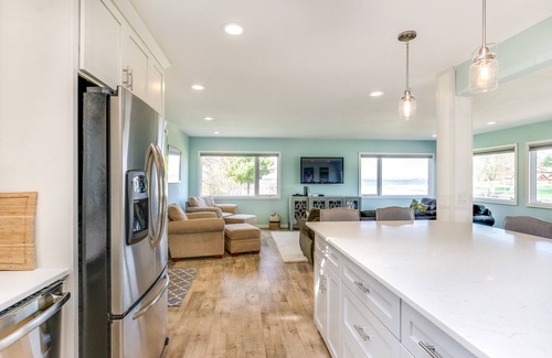 Mauston House | Lake Front House Directly On Castle Rock Lake - Dock, Beach & Near WI Dells