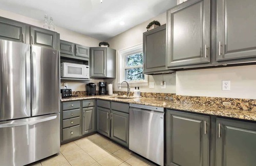 Central Lake House | Lake front, Pets, Large group,Great location, Boat