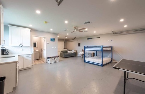 Mathis House | Lake front property- livin' the "simple life" Vida Sencilla