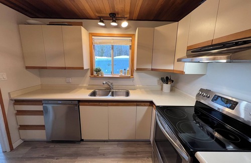 70 Mile House House | Lake Front Recreational Acre