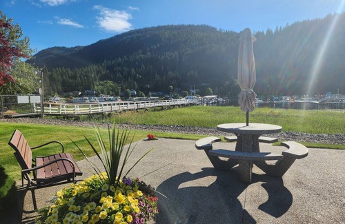 Sicamous Condo | Lake front with boatslip