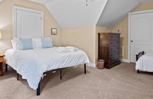 Timber Creek House | Lake Gaston 4BR Lake House