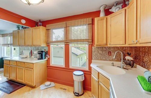 Williams Bay Cottage | Lake Geneva Family Gem w/Fenced Dog Run!
