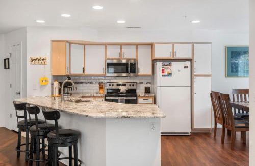 Kimberling City House | Lake Hideaway - Waterfront Condo with Resort Perks