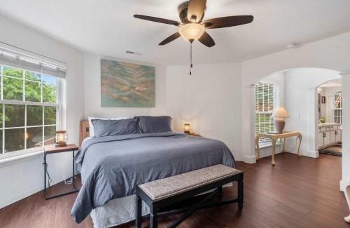 Kimberling City House | Lake Hideaway - Waterfront Condo with Resort Perks