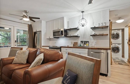 Point Venture House | Lake & Hill View - 5 Bed /4 Bath /4 King Beds