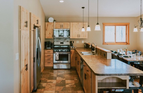 Hayward Cabin | Lake House & Cottage-2 Docks, Firepits, Kitchens