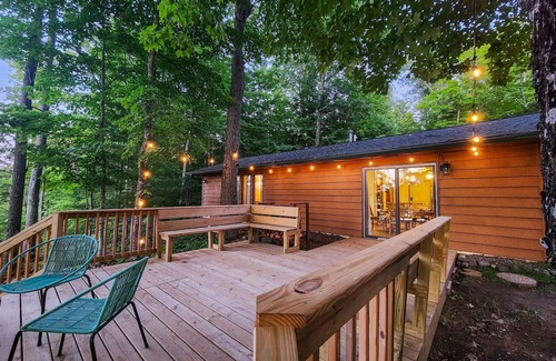 Hayward Cabin | Lake House & Cottage-2 Docks, Firepits, Kitchens